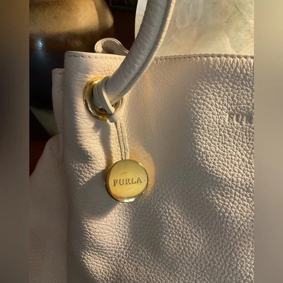 GUC Furla Cream Shoulder Bag - Picture 2 of 15